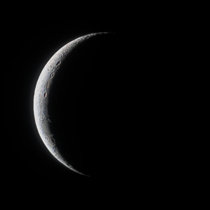 The same crescent showing craters, with the dark side completely black